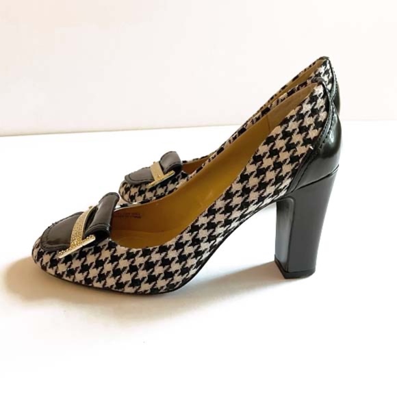 TAHARI 'LUCY' HOUNDSTOOTH B&W PATENT PUMPS EUC - Picture 4 of 13